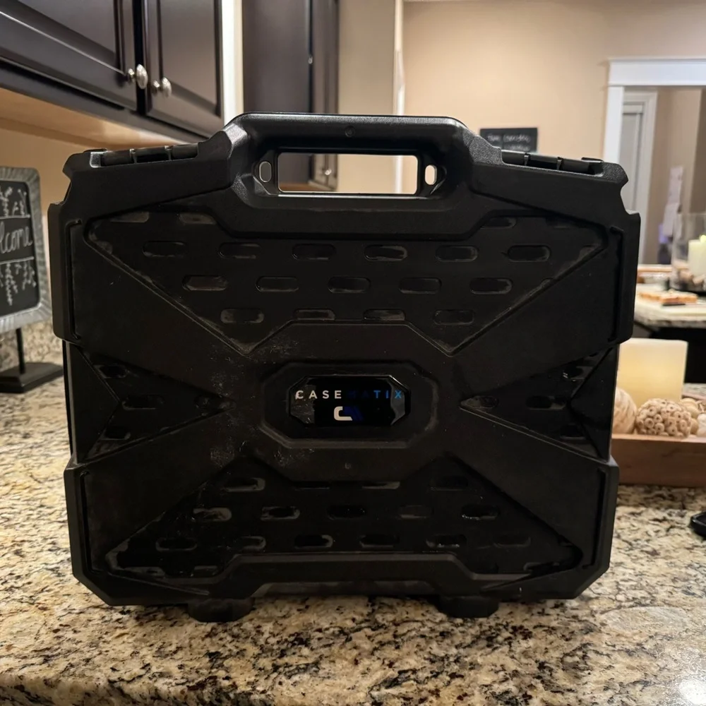 Oculus VR case for storage. Never been used, like new.